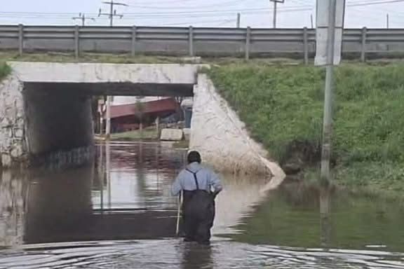 puente inundado