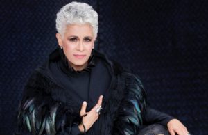 Con su “Carita de cielo”, Eugenia León cautiva a su público