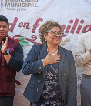 Concluyen Omar Muñoz y Tere Alfaro entrega de chamarras a adultos mayores en Cuautlancingo