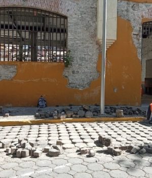 Instruye Pepe Chedraui mantenimiento de banquetas en el Centro Histórico