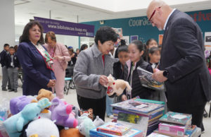 La Rectora de la BUAP participa en la campaña “Regala una sonrisa”