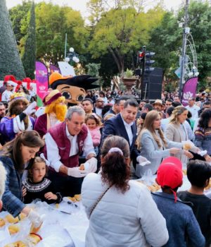 Rosca de reyes de 6 kilómetros le da a Puebla récord mundial