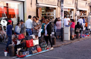 Canaco pide frenar ambulantaje en venta de útiles escolares