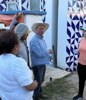 Entrega Ana Tepole apoyo a personas afectadas por incendio en la Sierra Negra