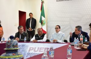 Gobierno del Estado mantiene diálogo con normalistas de Teteles