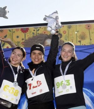 Corren 4 kilómetros en la BUAP para conmemorar 75 aniversario de la FCFM