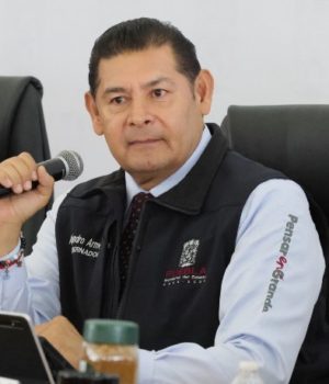 Armenta ofrece diálogo ante inconformidad del SNTE por cambios de directivos en normales