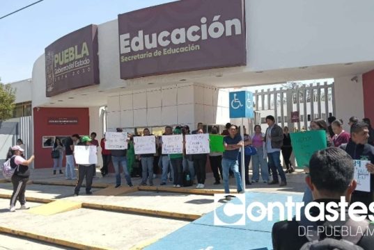 Docentes de Telebachilleratos toman la SEP por adeudos salariales (Video)