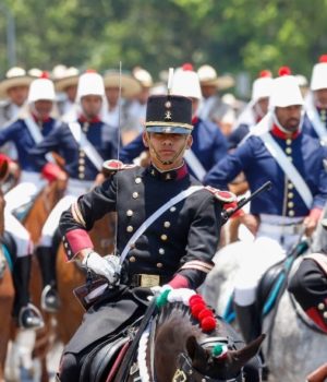 Instalarán gradas y 20 mil sillas para desfile del 5 de Mayo en Puebla