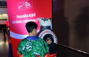 Recibe Gobierno de Pepe Chedraui donación de latas tras paso del FIFA World Cup Trophy Tour 2026 en Puebla