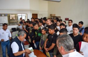 Recuerda gobierno de Pepe Chedraui que convocatoria para tramitar cartilla del SMN, sigue vigente