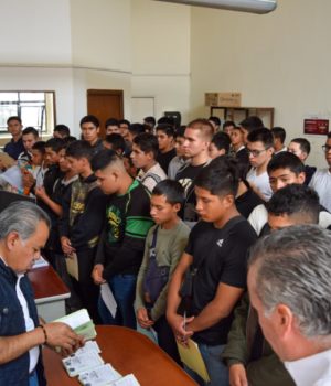 Recuerda gobierno de Pepe Chedraui que convocatoria para tramitar cartilla del SMN, sigue vigente