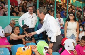 Con función de lucha libre, Pepe Chedraui celebra el Día de la Niñez