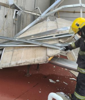 Protección Civil estatal atiende contingencia por fuertes vientos en Hospital de Traumatología
