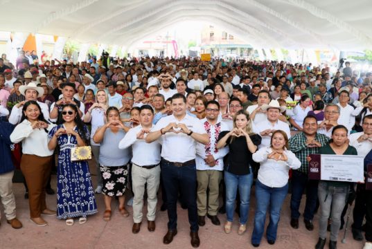 Entrega Alejandro Armenta 7 mil fertilizantes, mil árboles frutales y 39 proyectos de Obra Comunitaria