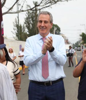 Con el Tren Capitalino de Pavimentación, Pepe Chedraui entrega rehabilitación vial en la colonia Vicente Guerrero