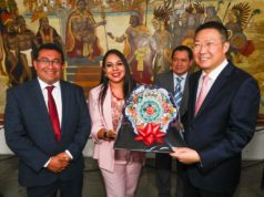 Fortalece Tonantzin Fernández lazos culturales con China mediante exposición fotográfica en San Pedro Cholula