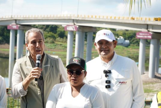 Supervisan Armenta y Chedraui Puente Vehicular de la Transformación