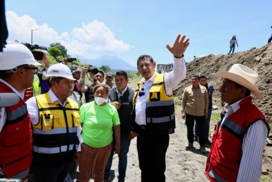 Por tierra y por aire, gobernador Armenta Mier recorre zona afectada en Ciudad Serdán