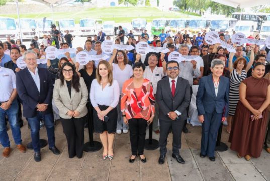 Gobierno Estatal cumple compromiso y entrega nuevas unidades a transportistas; impulsa movilidad segura