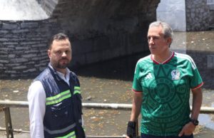 Supervisa Pepe Chedraui labores de drenado en el Puente de Ovando para restablecer la circulación segura