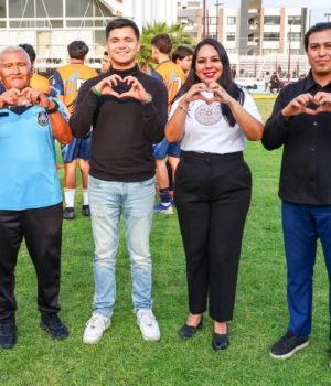 Tonantzin Fernández apoya al equipo Topos FC Puebla