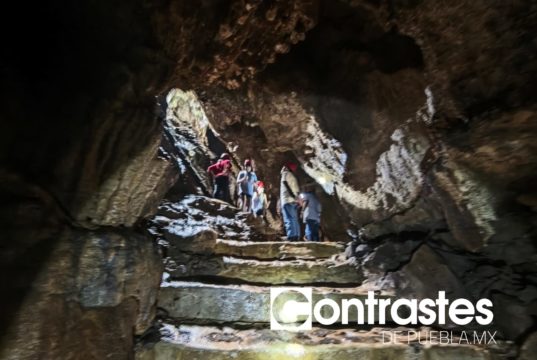 Familia queda atrapada en una gruta de Cuetzalan; rescatan a dos con vida y aún buscan a cuatro personas