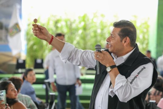 Gobierno Estatal acelera la revolución del campo con apoyos, maquinaria y obra comunitaria