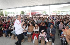Entrega Pepe Chedraui apoyos del programa Alimentación Imparable en Xonacatepec