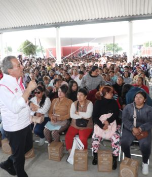 Entrega Pepe Chedraui apoyos del programa Alimentación Imparable en Xonacatepec