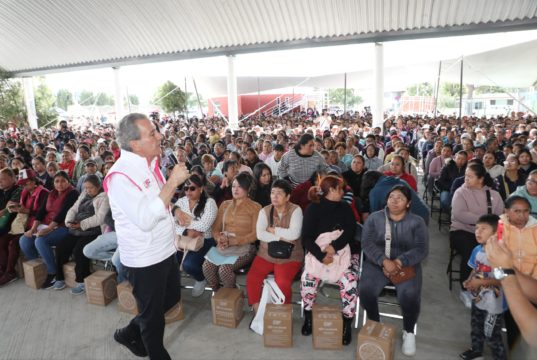 Entrega Pepe Chedraui apoyos del programa Alimentación Imparable en Xonacatepec
