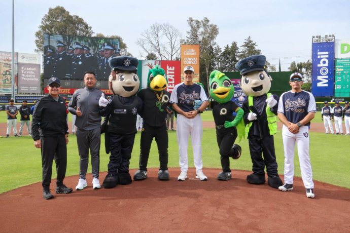 Pepe Chedraui con Pericos de Puebla