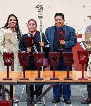 Con 500 faroles, Tonantzin Fernández respalda las tradiciones de Cholula