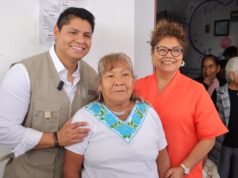 Omar Muñoz y Tere Alfaro celebran a los abuelitos de Chautenco