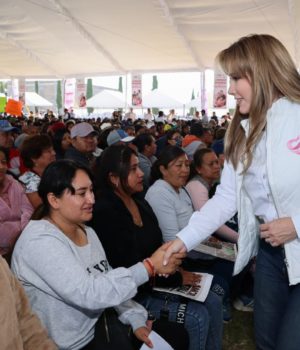 Preside Ceci Arellano jornada Por Amor a las Familias en San Francisco Totimehuacán