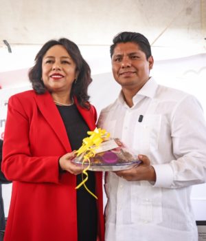 Omar Muñoz firma convenio para rehabilitar Unidad Deportiva La Reserva
