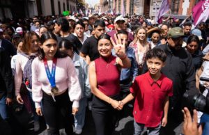 Frente a Palacio Municipal, “La Bonita” Sánchez oficializa aspiración por la alcaldía de Puebla