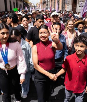 Frente a Palacio Municipal, “La Bonita” Sánchez oficializa aspiración por la alcaldía de Puebla