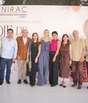 Empresarios respaldan a Gaby “La Bonita” Sánchez en encuentro gastronómico