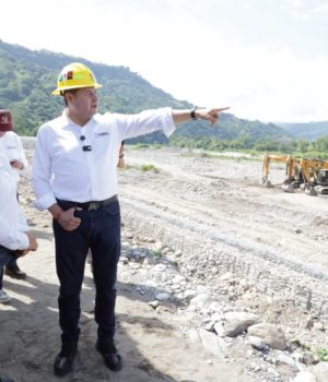 Construyen muro de protección en Pantepec para evitar nuevas inundaciones y salvar vidas