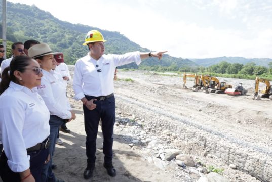 Construyen muro de protección en Pantepec para evitar nuevas inundaciones y salvar vidas